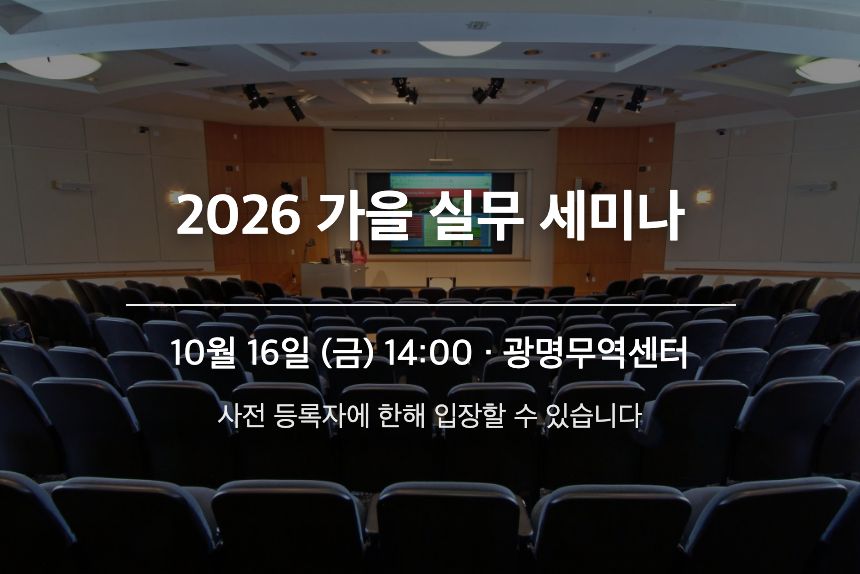 히어로 — 배경 사진 + 제목·보조 제목·설명 (어둡기 45%, 가운데 정렬)